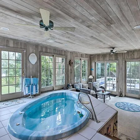 Beachfront Urbanna Home With Gas Grill And Deck!